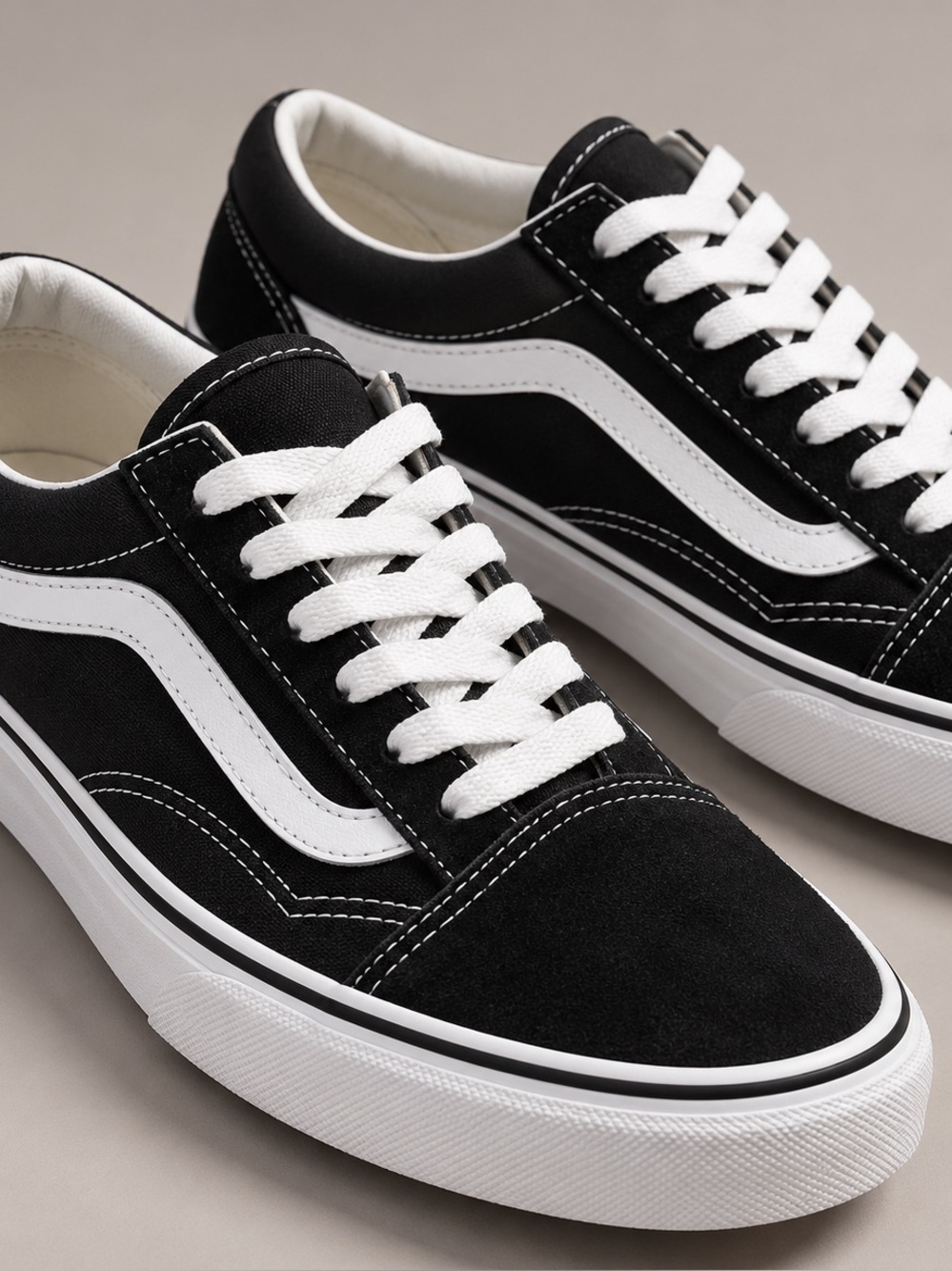 Vans Old Skool Black White Suede Canvas Sneakers Men’s 11.5 Women’s 13